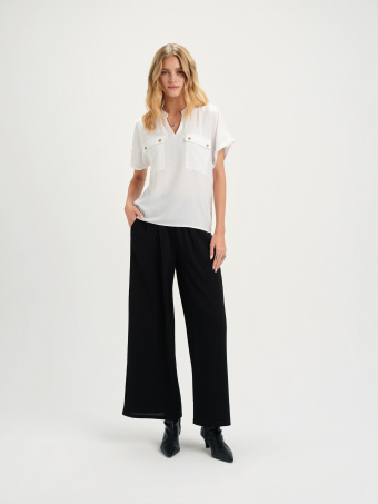 Biała bluzka z kieszeniami 