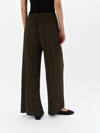 Luźne spodnie w kolorze ciemnozielonym 