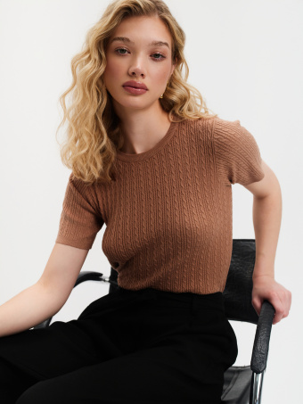 Strukturalny sweter z krótkim rękawem 