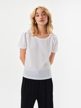 Top z fakturą w kolorze złamanej bieli 