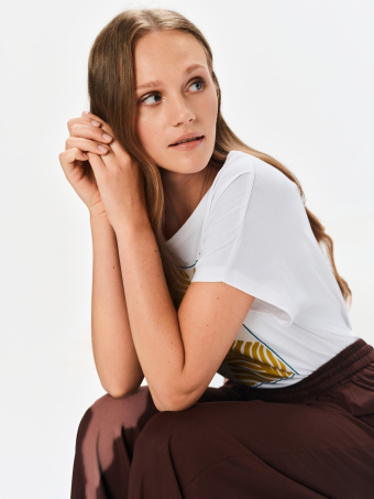 Biały t-shirt z nadrukiem 