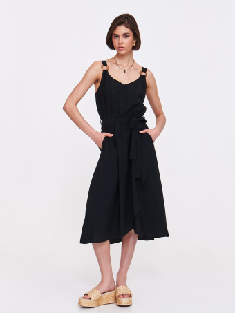 Czarna sukienka z kieszeniami 