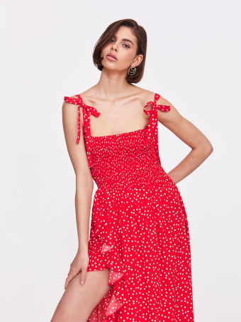 Czerwona sukienka z groszki 