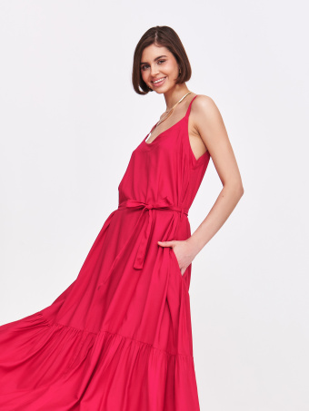 Zwiewna maxi sukienka w różowym kolorze 