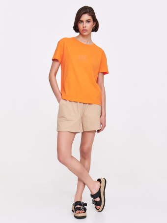 Pomarańczowy top z wytłaczaną grafiką 