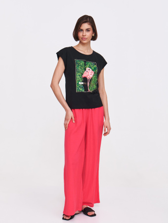 Czarny top regular z nadrukiem 