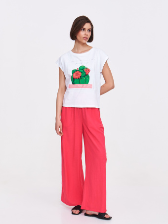 Biały top z grafiką z kwiatem 