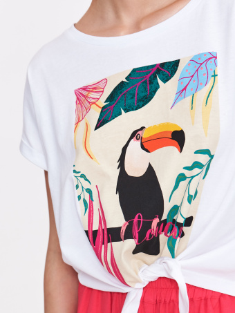 Top o krótszym kroju z wiązaniem 