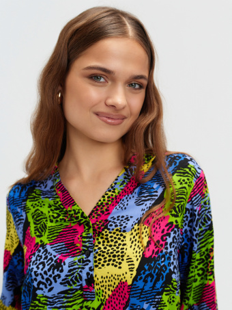 Multikolorowa bluzka z printem 