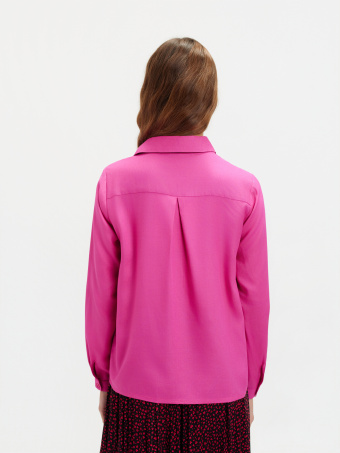 Różowa koszula z zaokrąglonym kołnierzykiem 