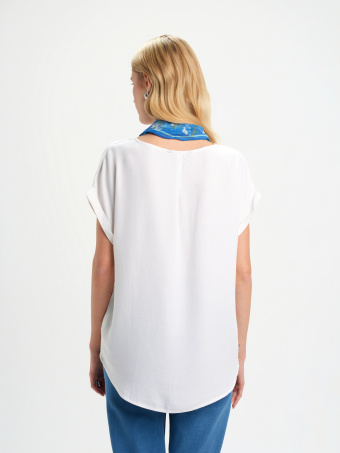 Biała bluzka z wydłużonym tyłem 