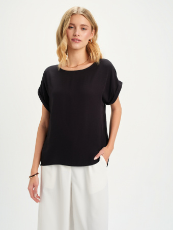 Czarna bluzka z wydłużonym tyłem