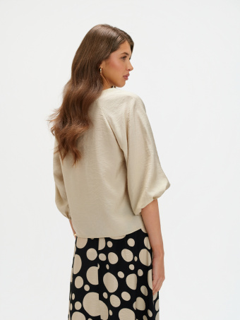 Beżowa bluzka z rękawem 3/4 