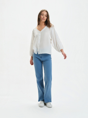 Biała bluzka z bufiastymi rękawami 