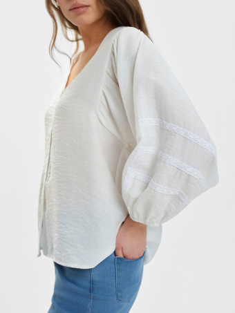 Biała bluzka z bufiastymi rękawami 