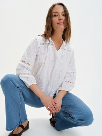 Bluzka z ażurowym haftem