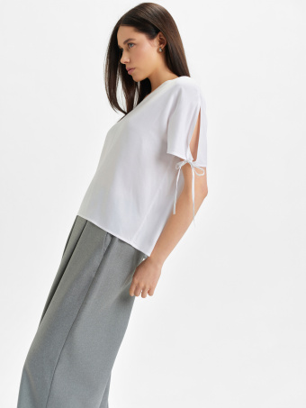 Bluzka z wiązaniem na rękawach 