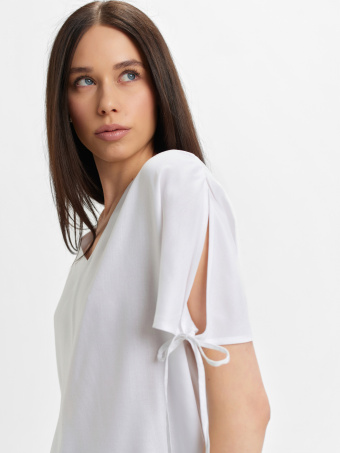 Bluzka z wiązaniem na rękawach 