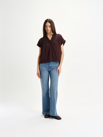 Ciemnobrązowa bluzka z dekoltem v-neck 