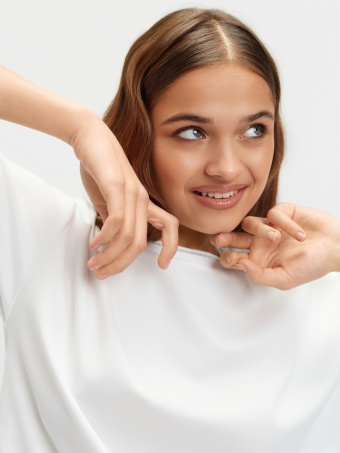 Biała bluza krótki rękaw 