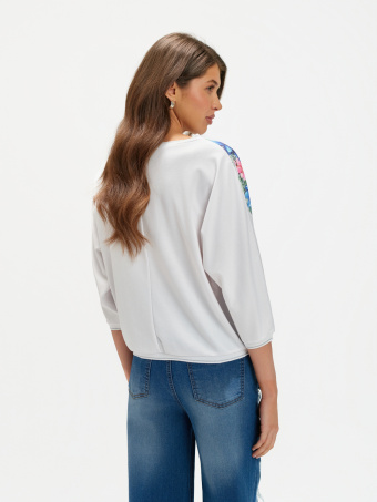 Bluza z kwiatowym motywem 