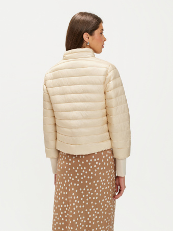 Kremowa kurtka z pikowaniem 