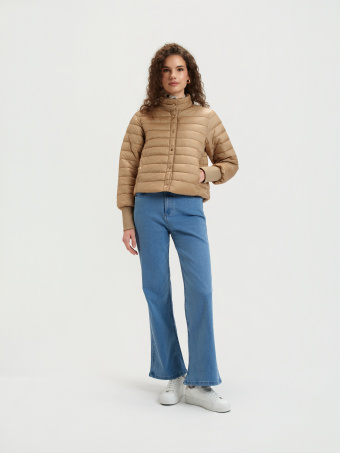 Beżowa kurtka z pikowaniem 