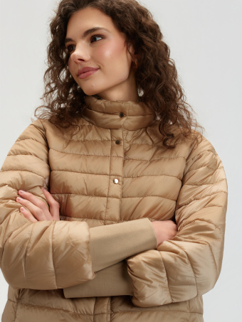Beżowa kurtka z pikowaniem 