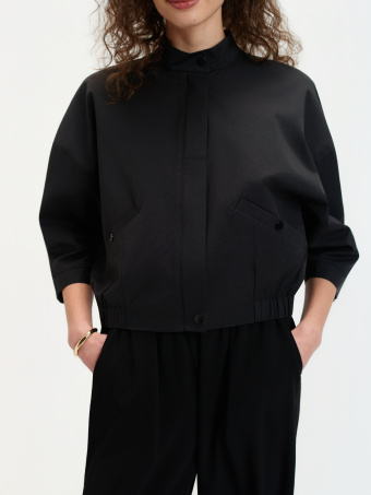 Czarna kurtka bomberka 