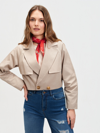 Krótki beżowy trencz 