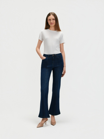 Granatowe jeansy flare z przeszyciami 