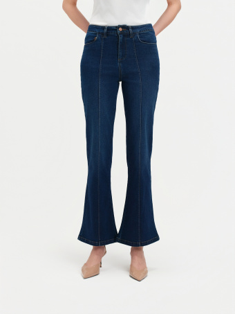 Granatowe jeansy flare z przeszyciami 