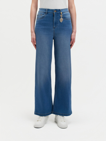 Jeansy wide leg z aplikacją 