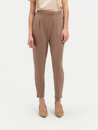 Beżowe spodnie jogger 