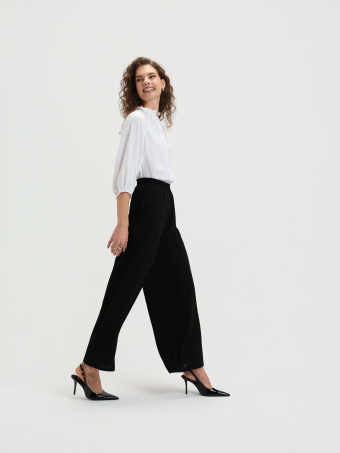 Czarne spodnie z szeroką nogawką 