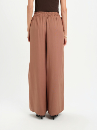 Beżowe spodnie z wiskozy 