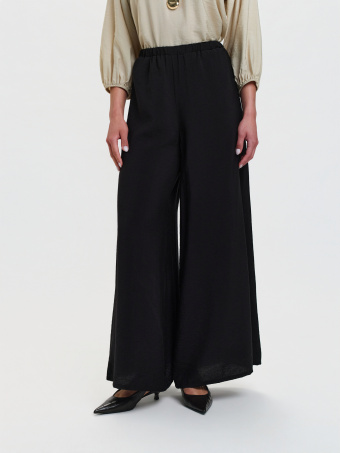 Czarne spodnie z szerokimi nogawkami 