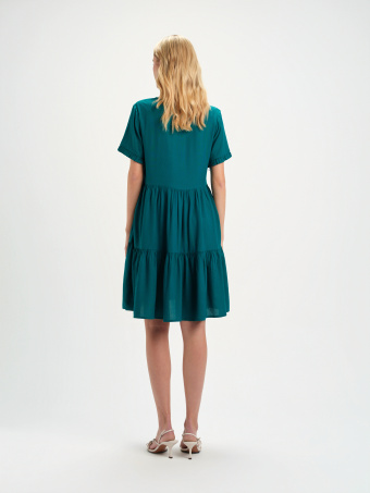 Turkusowa sukienka z krótkim rękawem 