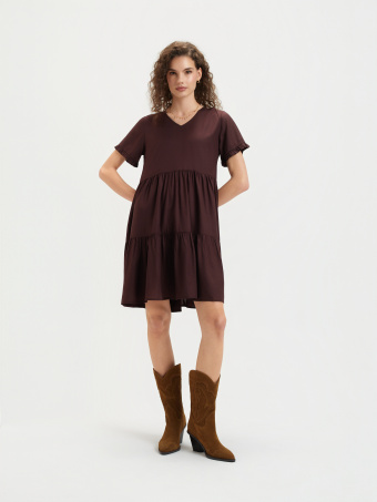 Brązowa sukienka z krótkim rękawem 