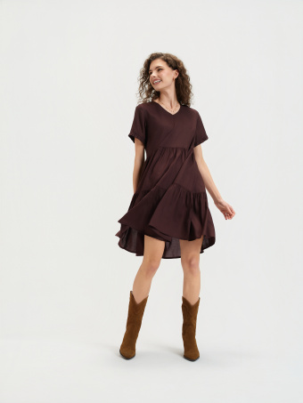 Brązowa sukienka z krótkim rękawem 