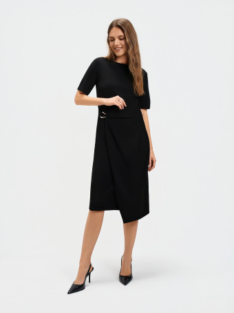 Czarna sukienka z węzłem 