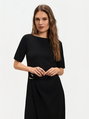 Czarna sukienka z węzłem 