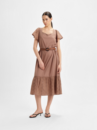 Beżowa sukienka z angielskim haftem 