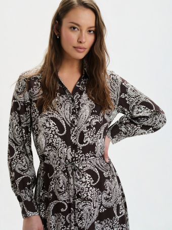 Brązowa sukienka z efektownym nadrukiem 