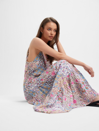 Długa sukienka z boho printem 