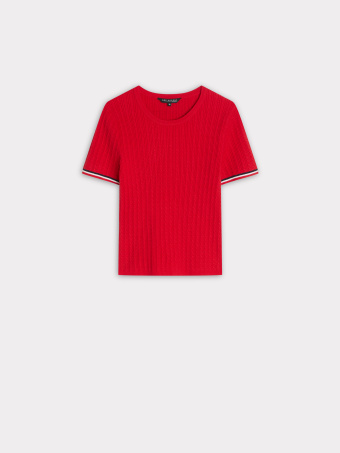 Czerwony sweter ze splotem 