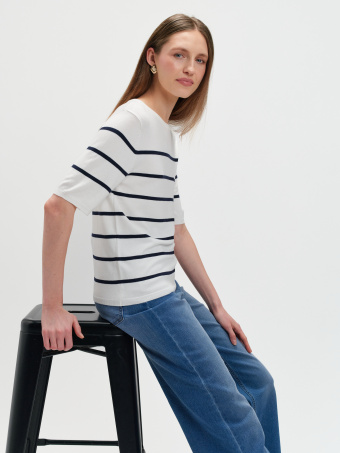 Casualowy sweter w paski 