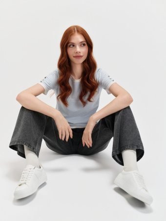 Sweter w błękitne paski z krótkim rękawem 