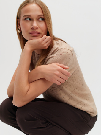 Sweter z ażurowym haftem beż