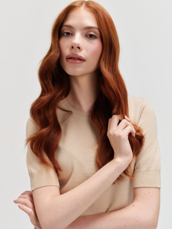 Beżowy dopasowany sweter krótki rękaw 